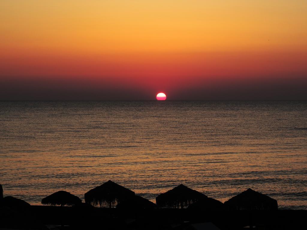 Sea Side Beach Hotel คามารี ภายนอก รูปภาพ